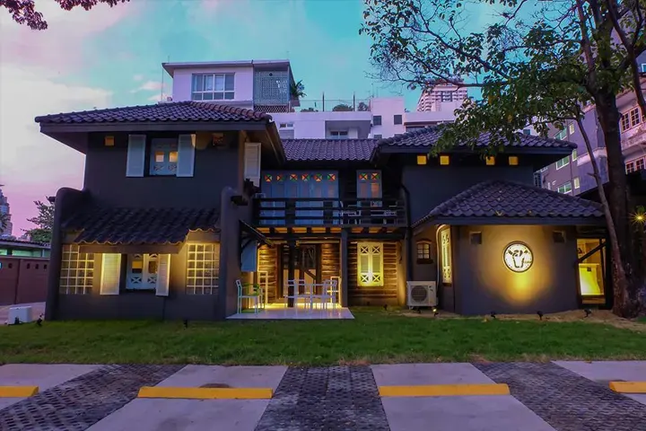 ผลงานออกแบบตกแต่งภายในสไตล์โมเดิร์นลักซ์ชัวรี่สำหรับบ้านเดี่ยวโครงการหรูระดับไฮเอนด์